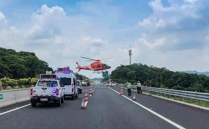 蓝田高速公路汽车救援案例